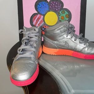 Kids Jordan’s silver -‘multicolored bottom girls